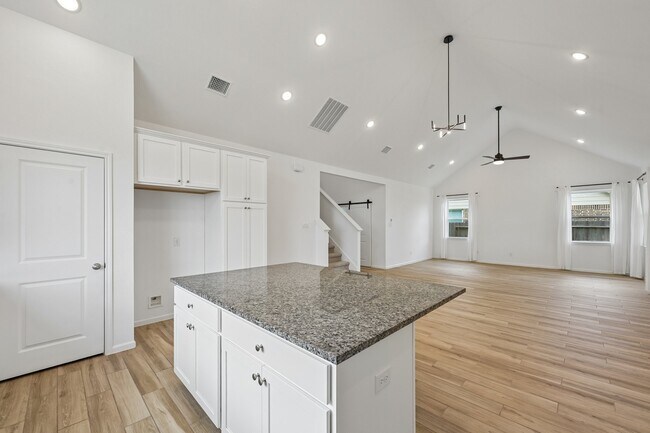 Building Photo - 7818 Palm Glade Dr