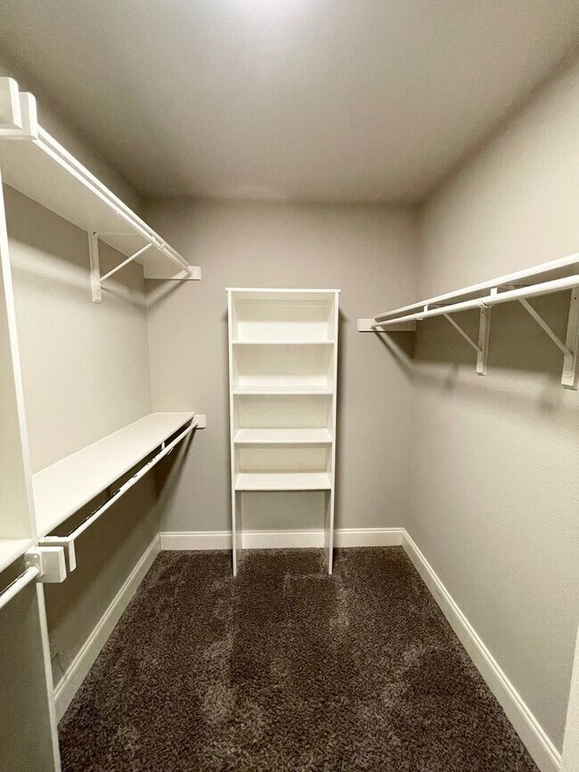 Building Photo - Charming Single-Story, 3Bed/2Bath Gem Minutes from Southtown