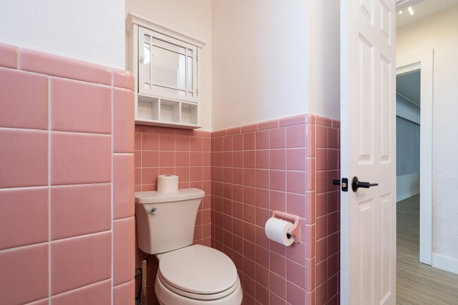 Building Photo - 3536 Belle Vista Dr E