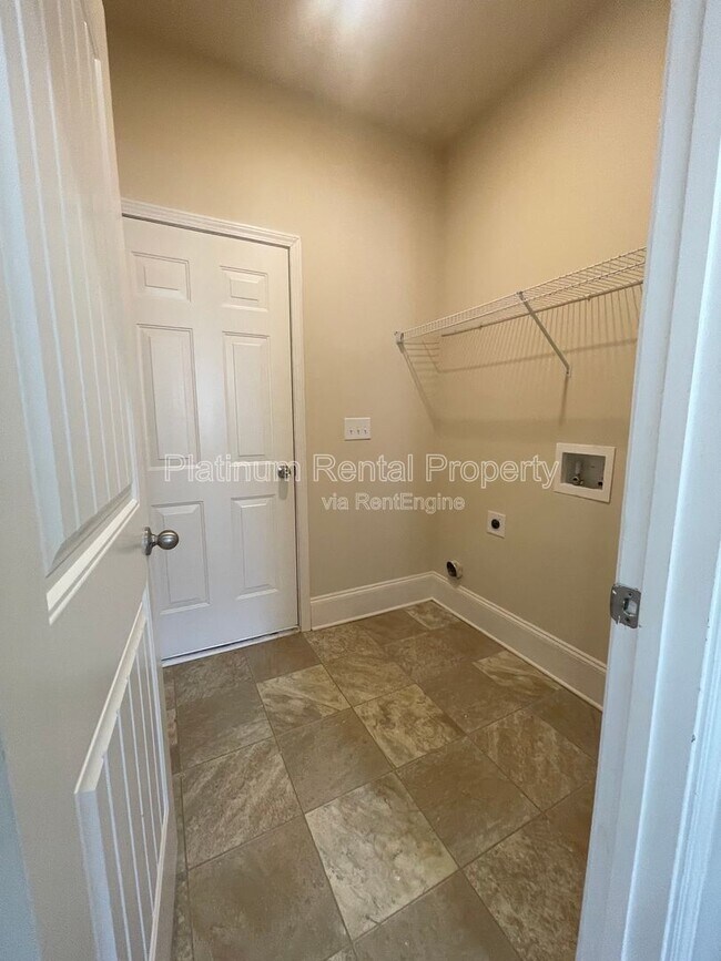 Building Photo - 4425 Huron Dr