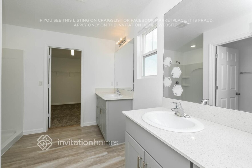 Building Photo - 13103 Fruitville Way