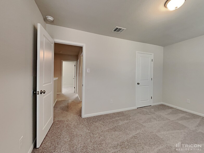 Building Photo - 10122 Cerritos dr