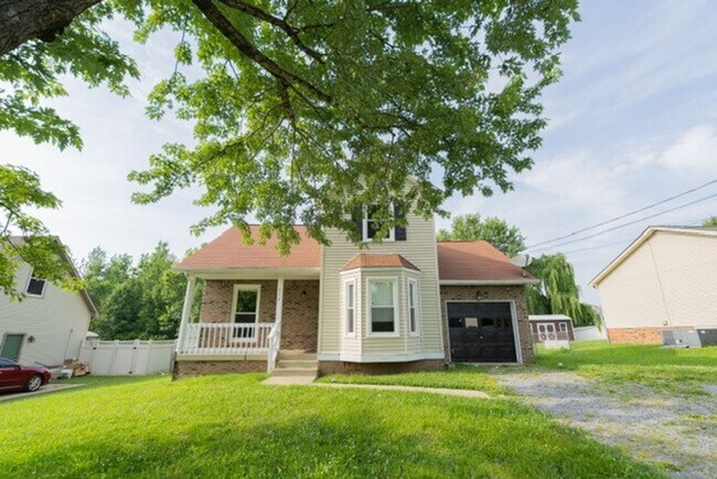 Building Photo - 615 Doane Dr