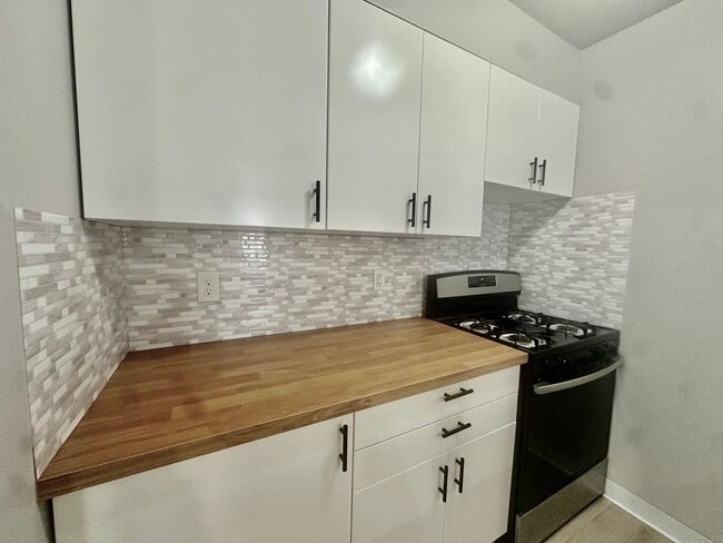 Building Photo - Open-Concept 3BR Condo with Finished Basement in Canton