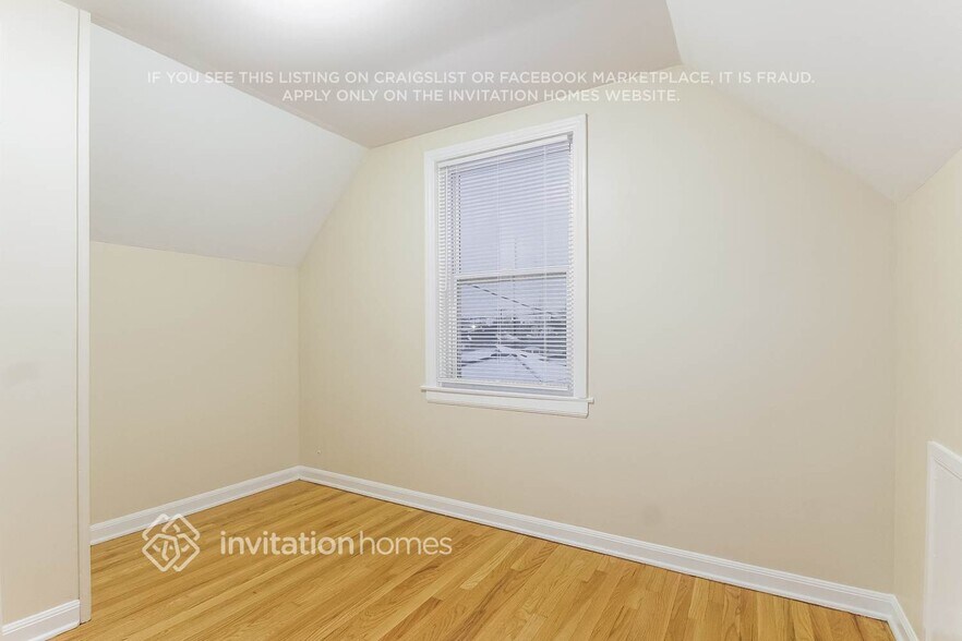 Building Photo - 5434 S Newcastle Ave