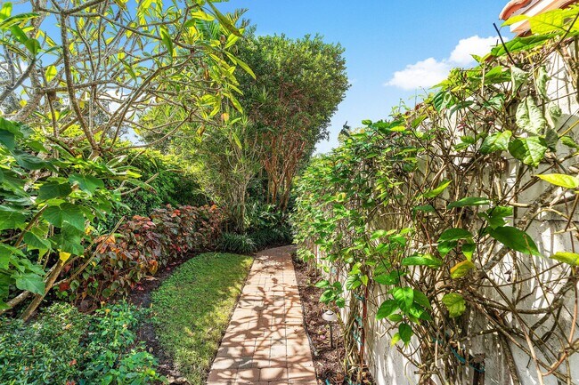 Building Photo - 2601 Sheltingham Dr