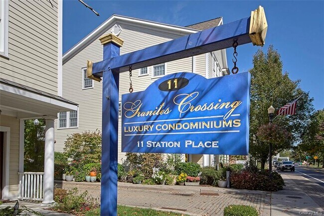 Building Photo - 11 Station Pl