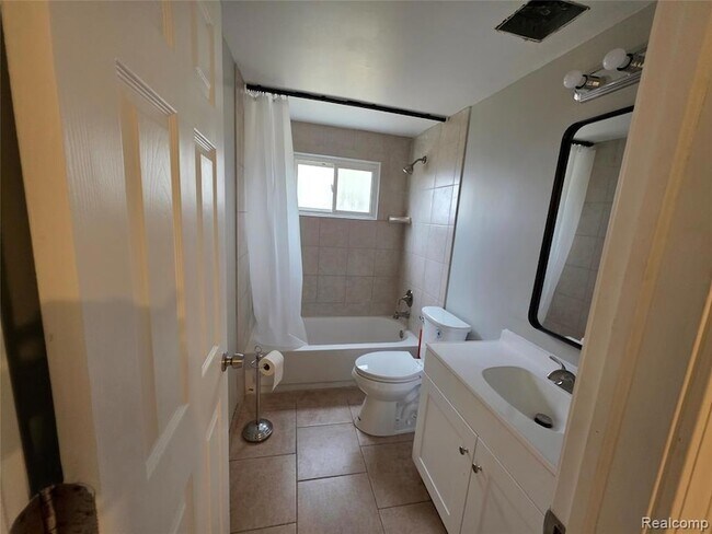 Building Photo - 261 Spring Park