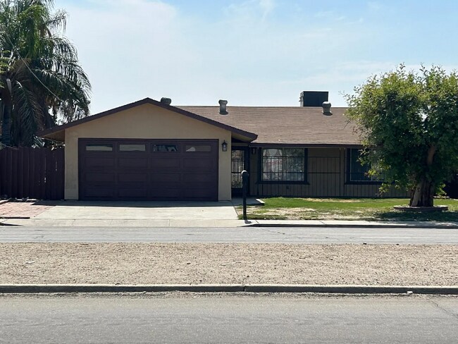 Primary Photo - 41 White Ln