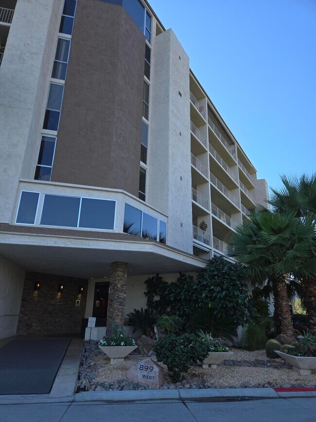 Primary Photo - 899 Island Dr