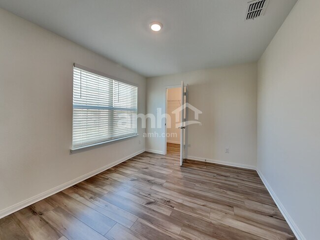 Building Photo - 216 Foster Ln