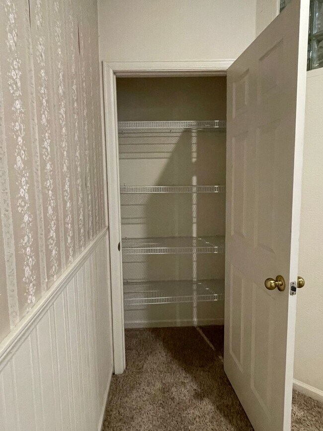 Building Photo - Beautiful Two-Story Home in Cul-de-sac