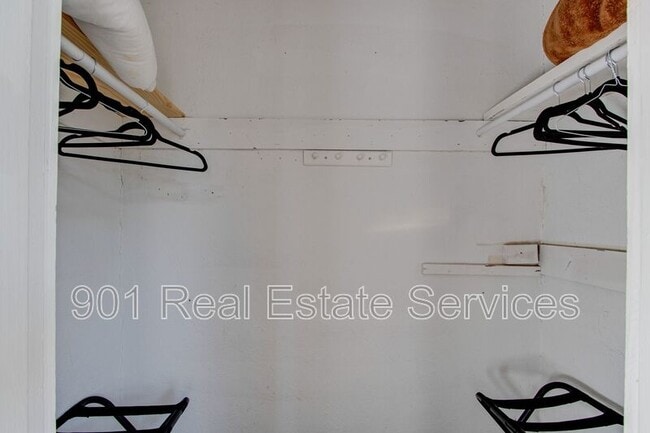 Building Photo - 1954 Manila Ave