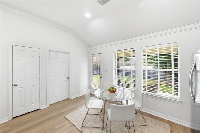 Building Photo - 19209 Sunken Creek Pass