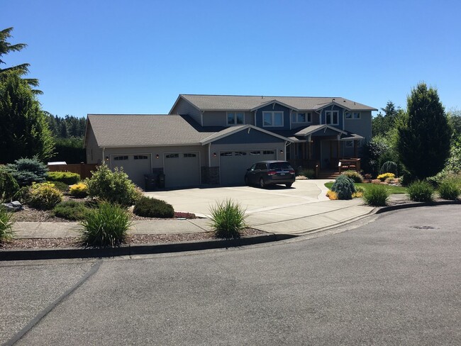 Primary Photo - Custom Rental Home Puyallup with View