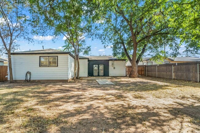 Building Photo - Vintage Home in Medical District *HALF-OFF...