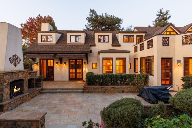 Building Photo - Delightful Private 3BR/4.5BA + Office Home in Del Mar