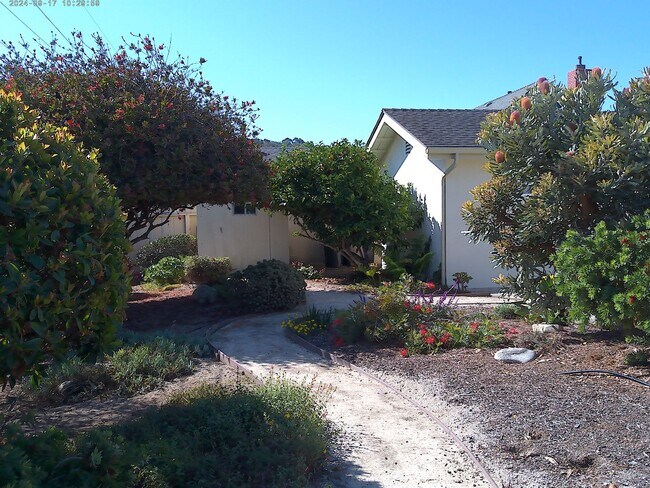 Building Photo - Sunset Terrace 3 bedroom, 2 bath house, 2 car garage in Los Osos