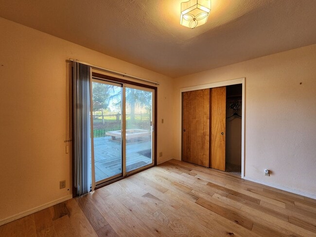 Building Photo - Country Property in Sebastopol