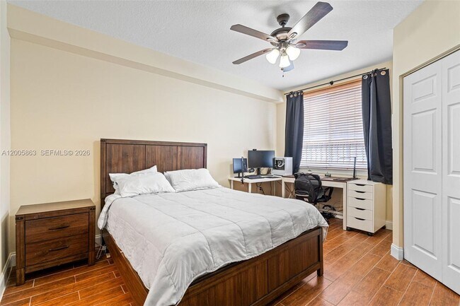 Building Photo - 6841 SW 44th St