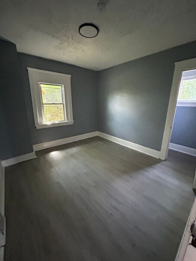 Building Photo - Coming Soon! Section 8 Accepted! Newly Ren...