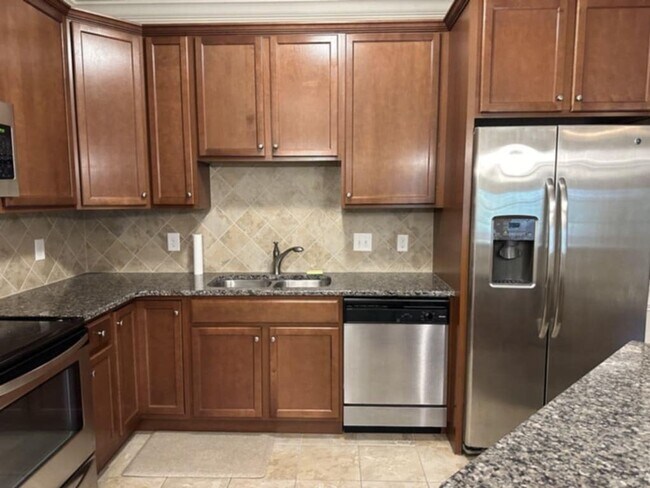 Building Photo - Condo in gated Anderson Creek Club!