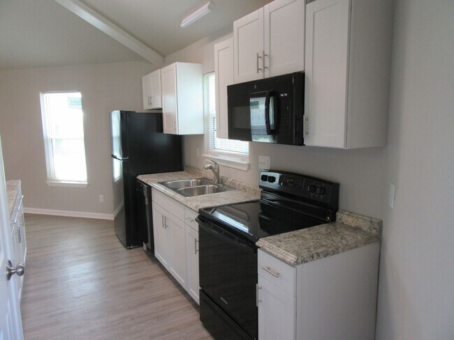 Building Photo - 1302 Grace Ave