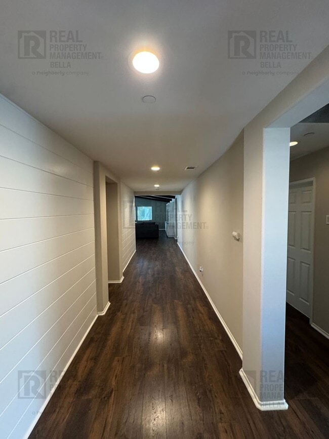 Building Photo - 31372 McKenna Ct