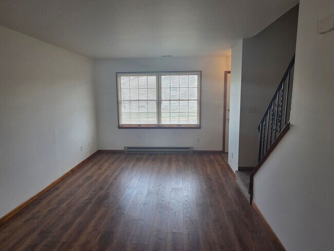 Building Photo - End Unit 2 Bedroom