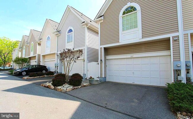 Building Photo - 537 Longhorn Crescent