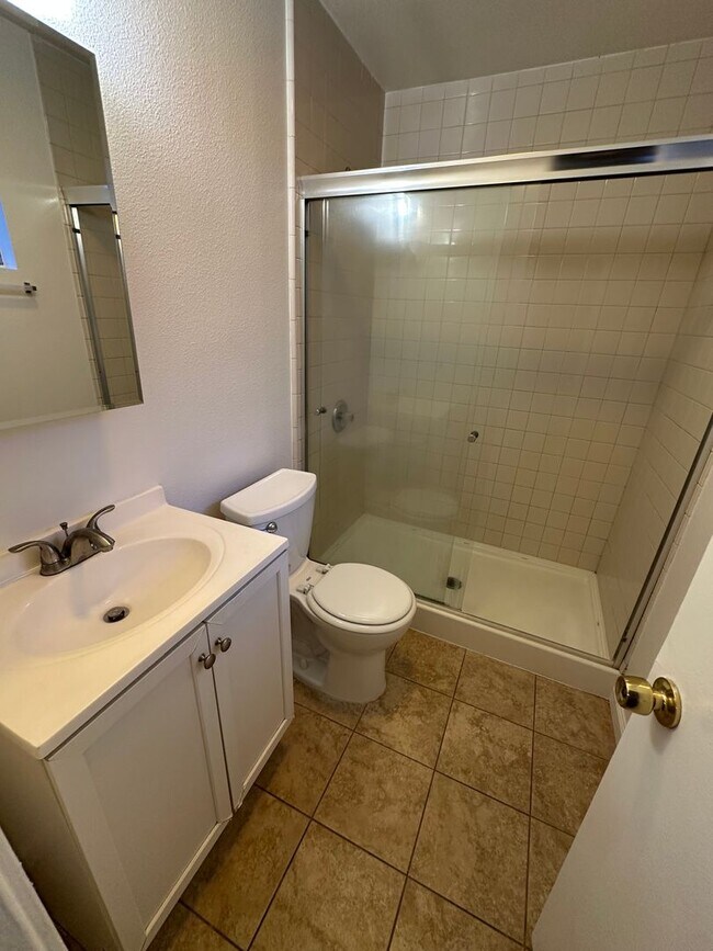 Building Photo - 564-568 7th St