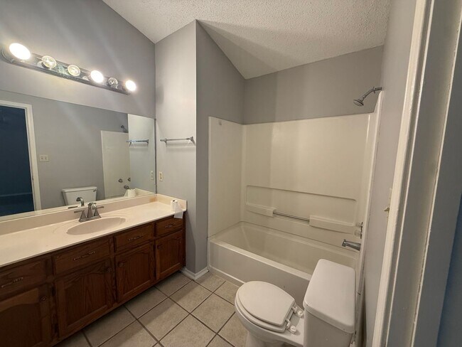 Building Photo - 104 Orange Dr