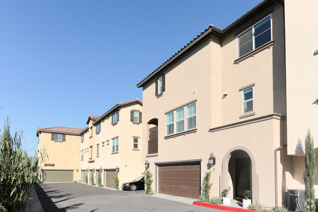 Building Photo - First and Pacific Townhomes