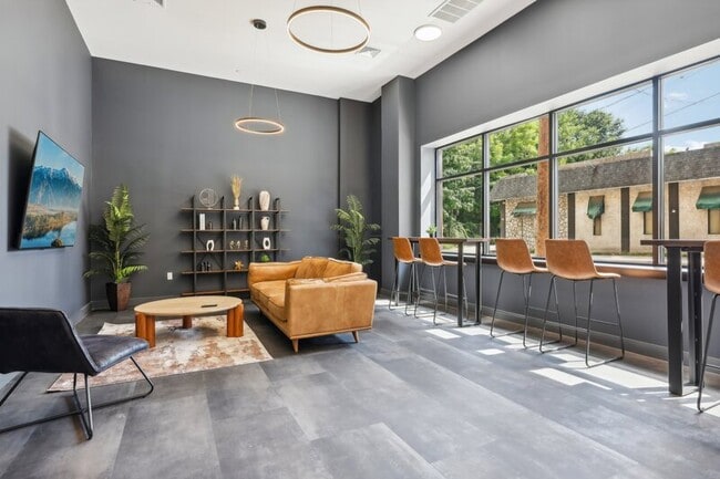 Building Photo - 49 N Day St