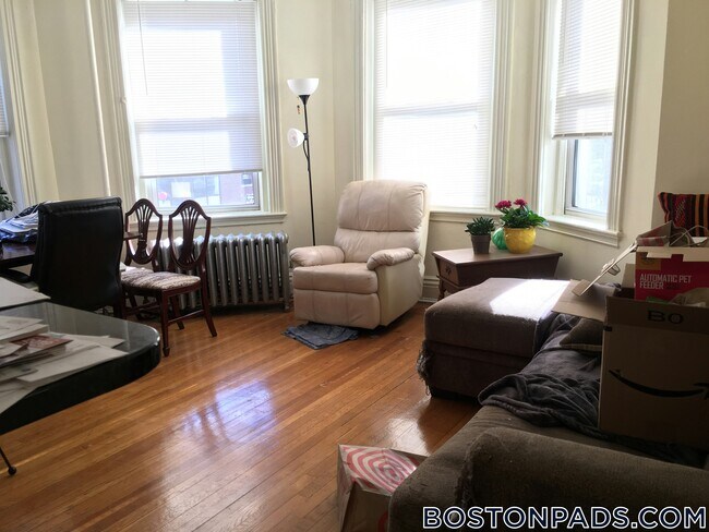 Primary Photo - 55 Queensberry St