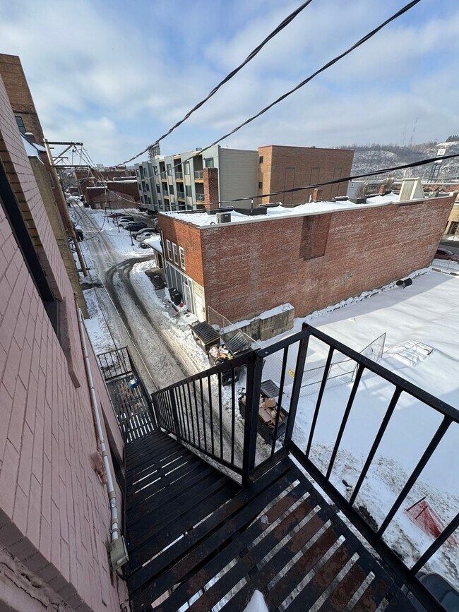 Building Photo - 810 Amity St