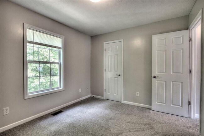 Building Photo - 178 Colton Dr