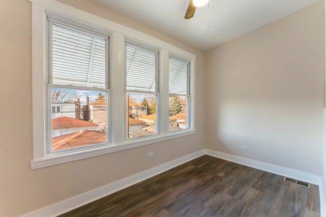 Building Photo - 1246 N Monitor Ave