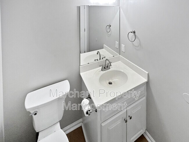 Building Photo - 7 Waxwing Ct
