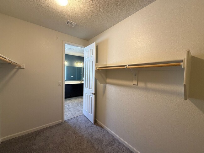 Building Photo - 4 Bedroom Single Story Home Available Near Golf Course Rd & Southern Blvd!