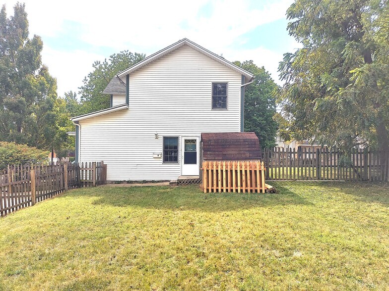 Building Photo - 801 N Randolph St