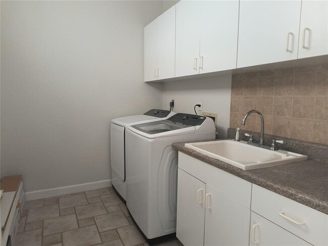 Building Photo - 9839 Camberley Cir