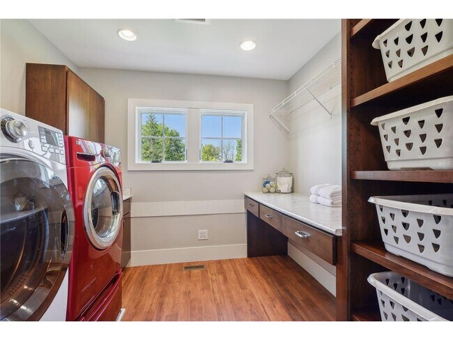 Building Photo - 4015 Wood End Dr