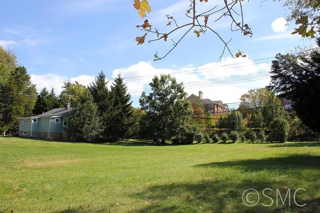 Building Photo - 1018 Quince Orchard Rd