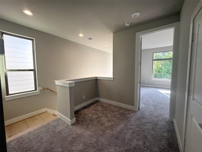 Building Photo - 540 Janisch Rd