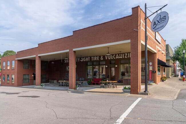 Building Photo - 305 Connell St