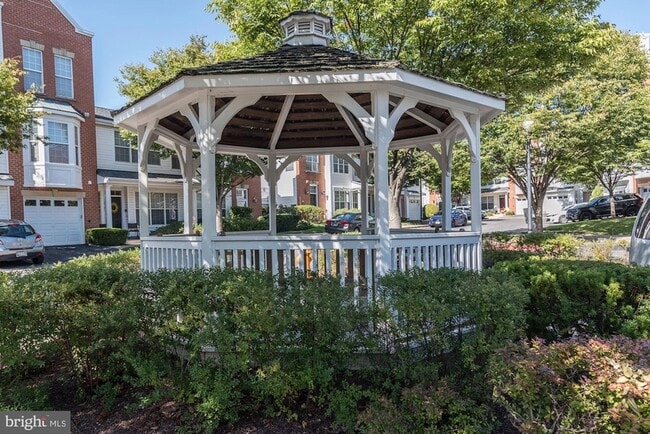 Building Photo - 10706 Symphony Way