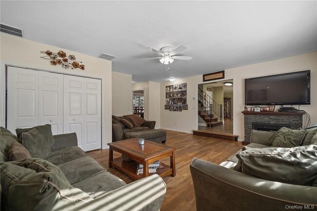 Building Photo - 94 Peddler Hill Rd