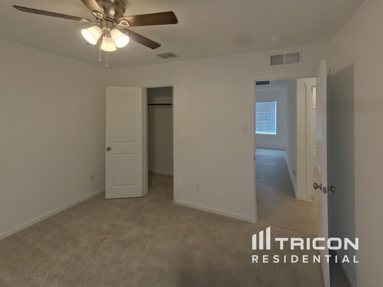 Building Photo - 807 Ponderosa Ln