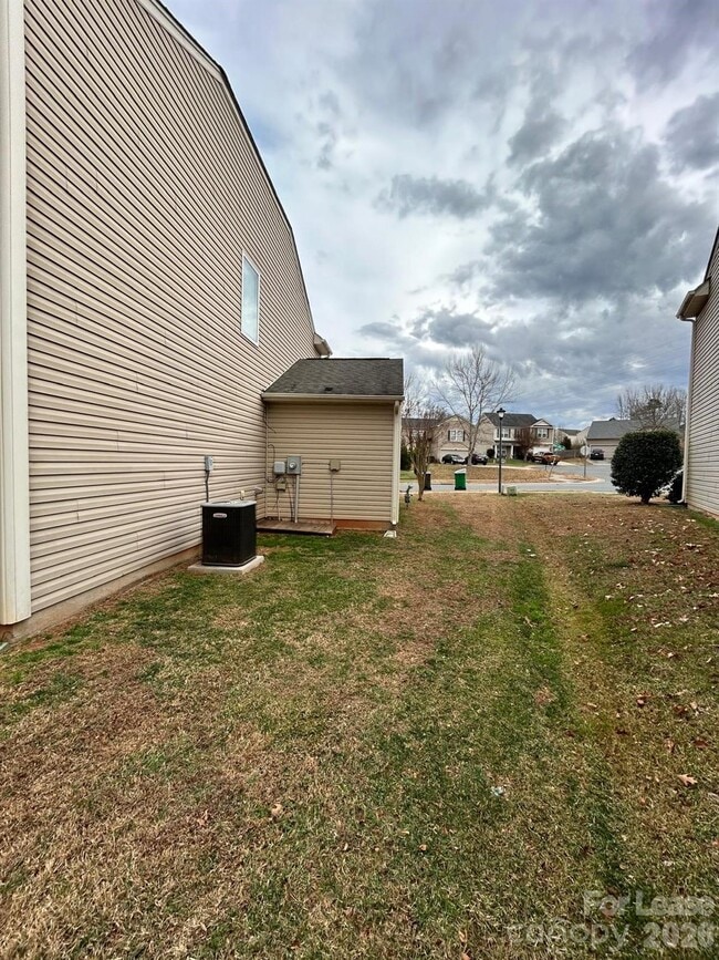 Building Photo - 6034 Blue Ash Ln